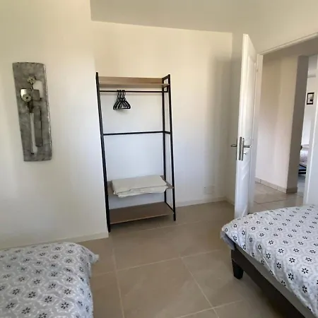 Apartment Gite Des Grads Joyeuse